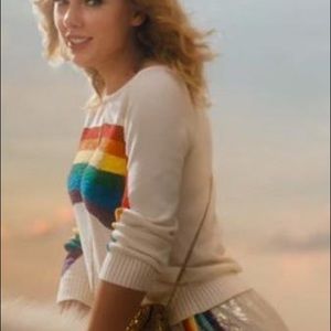 Marc Jacobs rainbow sweaterTaylor Swift